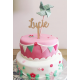 Gâteau anniversaire décoré d'un cake topper en bois prénom