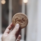 Biscuits personnalisés avec prénom emporte-pièce calligraphie moderne