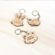 Porte-clés en bois tête de lapin personnalisé