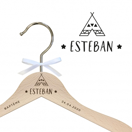 Cintre enfant en bois personnalisé baptême tipi