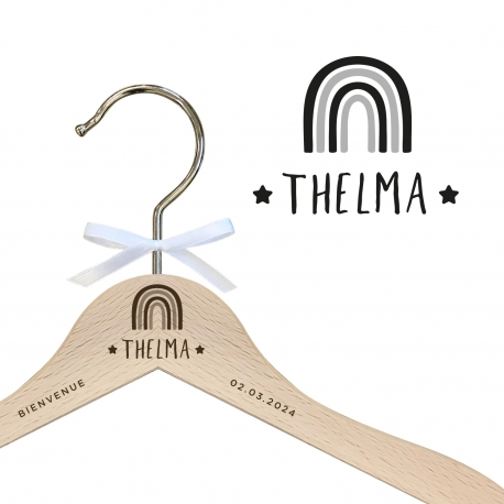 Cintre enfant en bois modèle arc-en-ciel, cadeau naissance