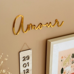 Décoration murale mot amour plexiglas doré
