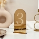 Numéros de table sur socle mariage chic