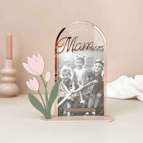 Cadeau fête des grand-mères, cadre photo arche avec bouquet de tulipes