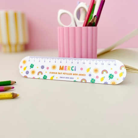 Règle en plexiglas à personnaliser, cadeau utile maitresse