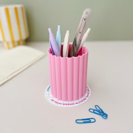 Cadeau personnalisé maitresse, pot à crayons coloré