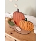 Décoration en bois citrouilles colorées