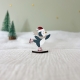 Martin le pingouin patineur, figurine de Noël en bois