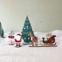 Scènette du Mini monde en bois, Le Père Noël et son traîneau